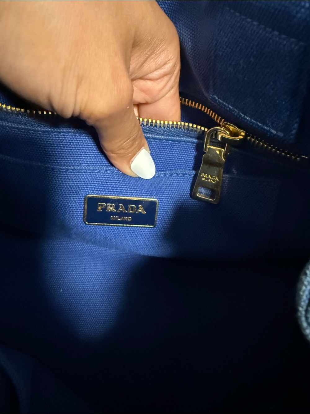Prada Canapa - Picture 2 of 5